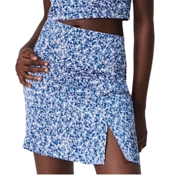 Zara Dresses & Skirts - 🆕 ZARA Satin Floral Mini Skirt SIZE LARGE